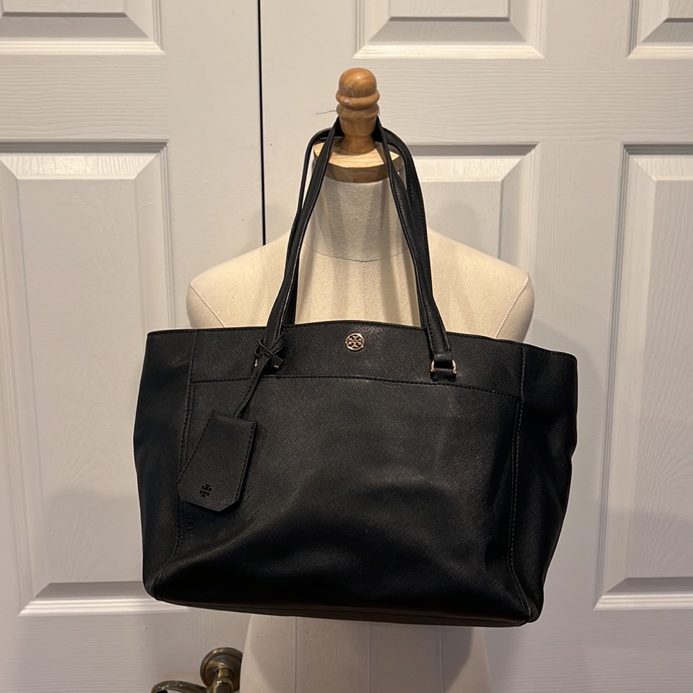 Black leather Tory Burch purse
